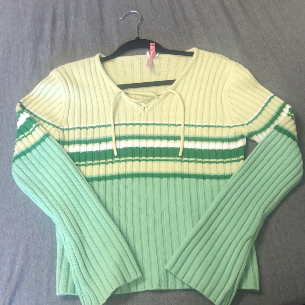 derek heart sweater